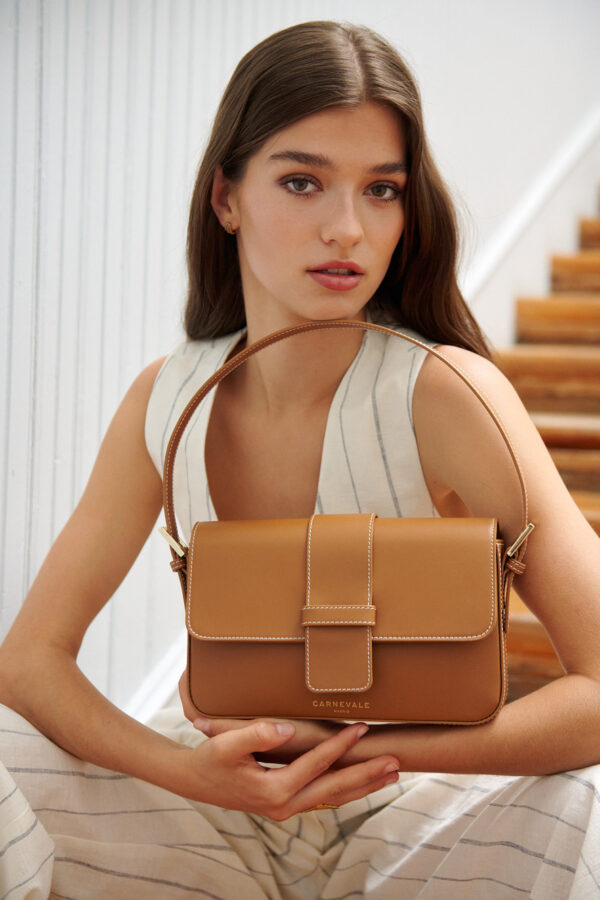 bolso baguette latte cuero piel