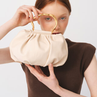 Bolsa para eventos com bolsa Victoria em couro creme esbranquiçado