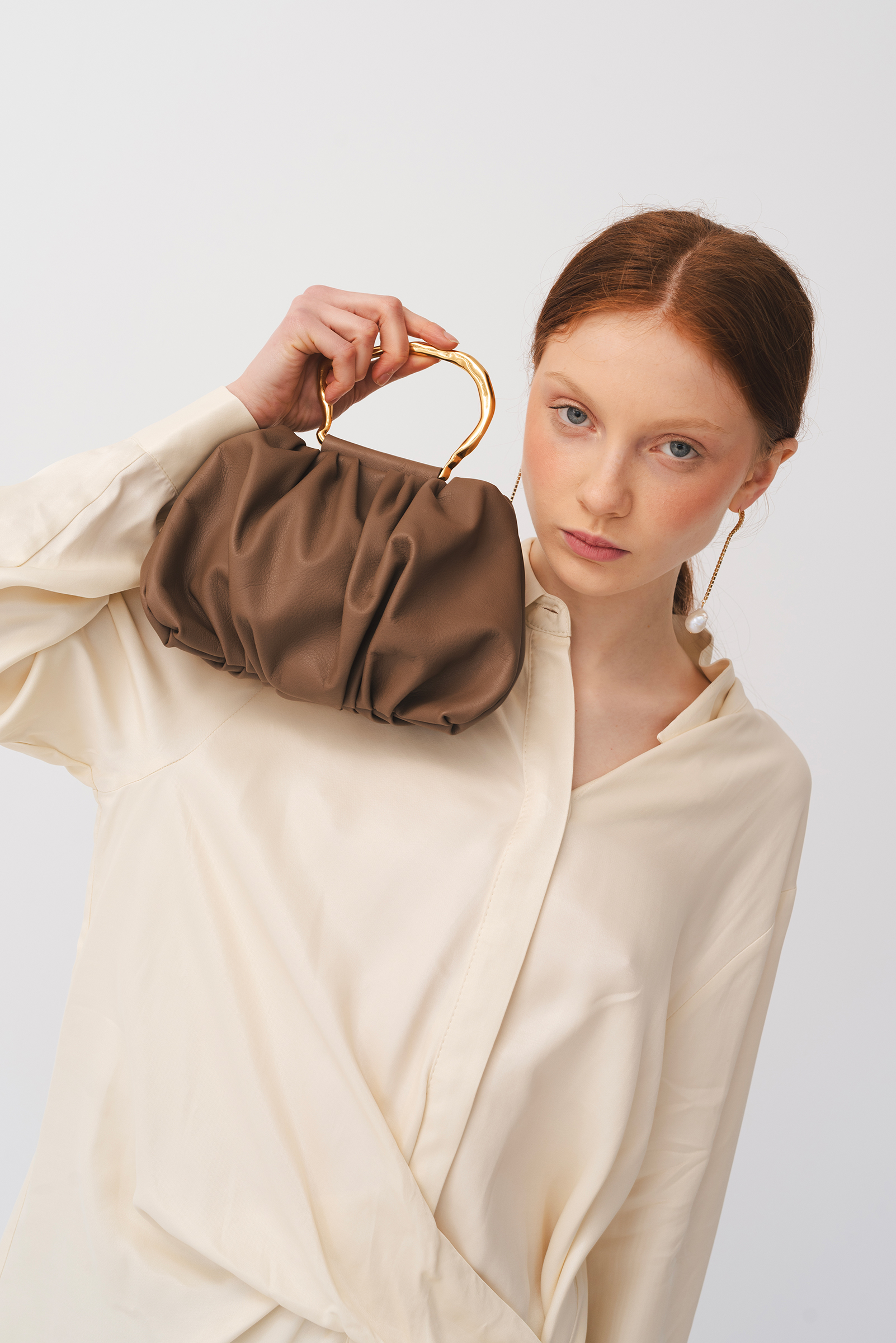 Borsa per gli ospiti dell'evento Victoria Grey Taupe in pelle